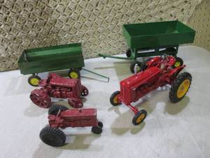 Diecast and Cast Iron Tractors and ...