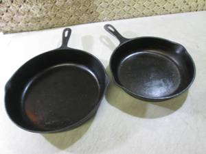 2 Cast Iron Frying Pans  RM4...