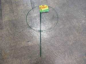 lot 309 image: 1 Case of 42 Vigoro Single Plant Supports in Green, 977889