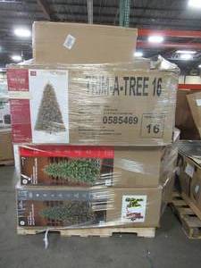 lot 204 image: WHOLESALE MIXED PALLET OF CHRISTMAS TREES