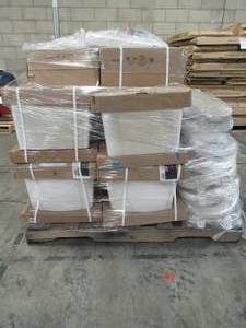 lot 207 image: WHOLESALE MIXED PALLET OF TOILET TANKS, PARTS AND ACCESSORIES