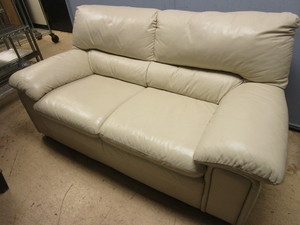 lot 515 image: LEATHER SOFA