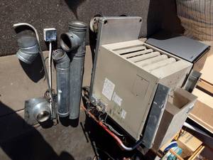 Lenox LF3E-137-1 Gas Heater 106K BTU With Evacuation Pipes, Thermostat & Mounting AnglesHardware