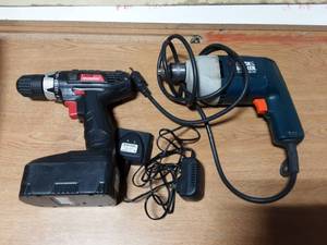 Drillmaster 18 Volt Drill With Battery & Charger Works & Black & Decker Drill