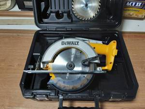 Dewalt Circular Saw 18 Volt With Case 18 Volt (No Battery Or Charger)