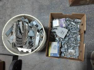Pail Of Joist Handers & Lot Of 12, 34 & 1 Strain Reliefs, Couplers & Greenfield Unions