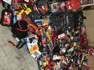 PALLET OF MIX MISC HARDWARE CUSTOMER RETURNS SEE PICTURES
