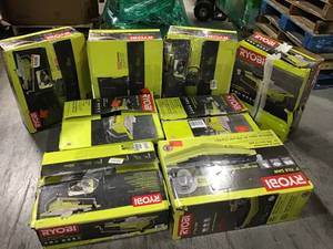 PALLET OF ASSORTED 7 TILE SAW CUSTOMER RETURNS SEE PICS