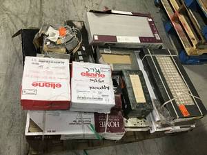 PALLET OF ASSORTED LOT OF  FLOORING CUSTOMER REUTRNS SEE PICS