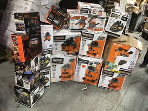 Pallet of assorted Ridgid VACUUMS  and JUmper Box  CUSTOMER RETURNS VARIOUS CONDITIONS SEE PICS