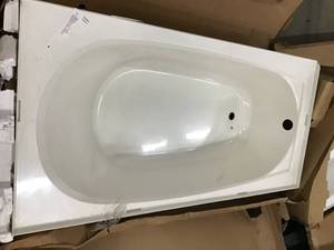 Pallet with two bathtubs one damaged see pictures