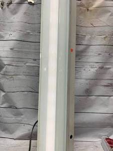 lot 6 image: 4 Foot Long Fluorescent Shoplight