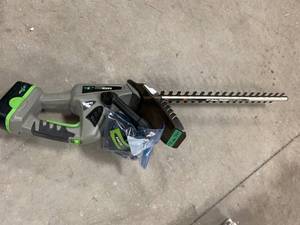 lot 53 image: Earthwise Cordless 22 Inch Hedge Trimmer
