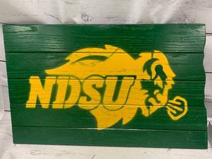 lot 78 image: North Dakota NDSU Bison Wood Art 14 x 21