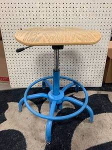 lot 81 image: Adjustable Pneumatic Shop Chair