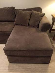 lot 50 image: Four Piece Sectional Couch