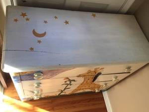 lot 82 image: Adorable Painted Giraffe Themed Dresser