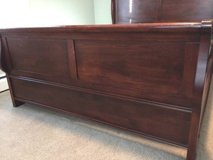 lot 86 image: Nichols and Stone Queen Bed and Night Stand