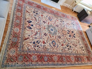 lot 6 image: Large Beautiful Area Rug