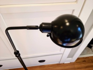 lot 20 image: Black Metal Floor Lamp