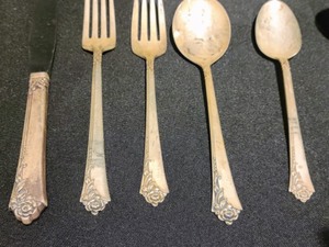 lot 42 image: Heirloom Damask Rose Sterling Silver Flatware