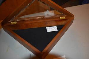 lot 36 image: CASTLECREEK Flag Display Case