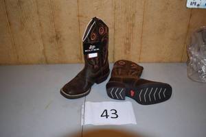 lot 45 image: Justin Size 8.5 Silver Collection Cowboy Boots