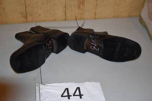 lot 46 image: Leather Hight Top dress shoes. Mens size 8.5