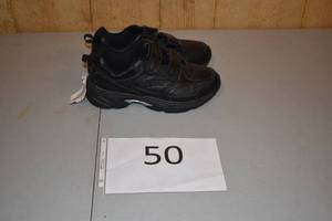 lot 52 image: Guide Gear Mens Lace-Up Walking Shoes Size 8.5