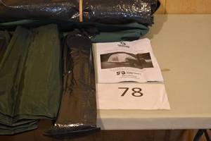 lot 78 image: Guide Gear Compact Truck Tent