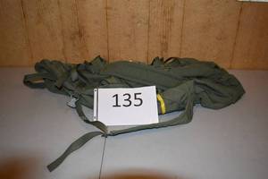 lot 132 image: U.S. Military Surplus Zip Duffel Bag