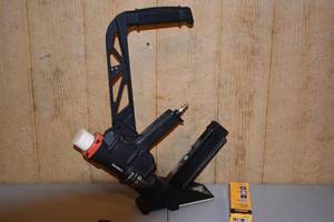 lot 180 image: Banks 2-In-1 Flooring Air NailerStapler
