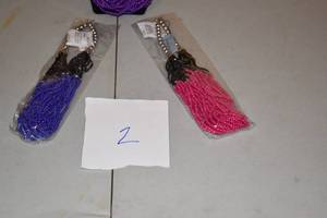 lot 191 image: Costume Jewelry perfect for Christmas time gift for the loved one in your life