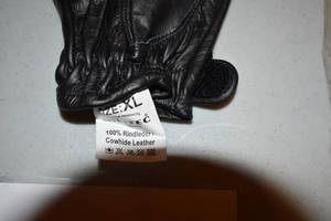 lot 40 image: Weighted black leather dress gloves