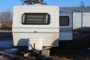 lot 6689 image: 1995 Four Winds Travel Trailer