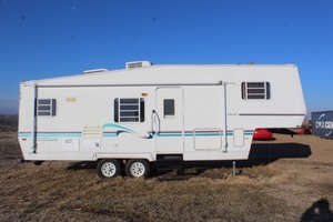 lot 6688 image: 1999 Dutchman Camper