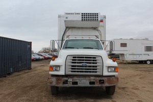lot 6687 image: 1995 Ford F800 F Series 5.9L L6 12 Valve Cummins Diesel - US Military Truck -