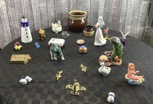 lot 187 image: Misc Figurines, Decor