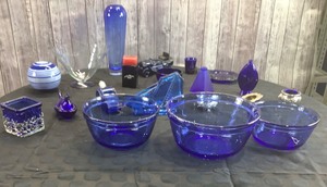 lot 184 image: Blue Glassware