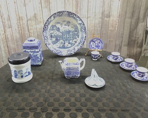 lot 160 image: BlueWhite Tea Set