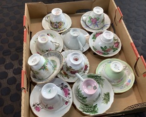 lot 182 image: Vintage Tea Cups, Saucers