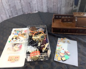 lot 183 image: Vintage Jewelry and Box