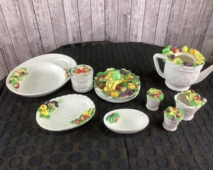 lot 175 image: Fruit Dinnerware