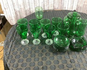 lot 176 image: Green Glassware