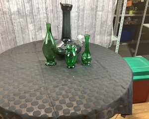 lot 147 image: Green Glassware