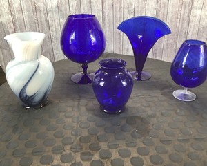 lot 149 image: Blue Glassware