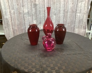 lot 151 image: Red Glassware