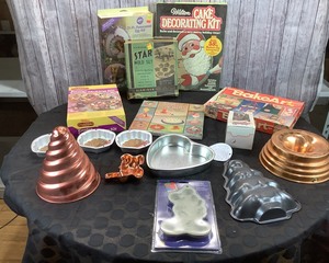 lot 142 image: Vintage Baking