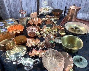 lot 57 image: Assorted Housewares and Decorative Metal Items