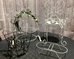 lot 162 image: 4 Piece Wire Decor
